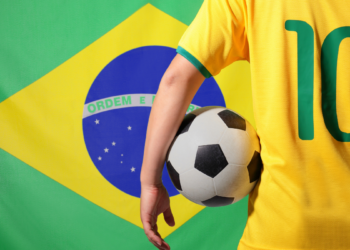 EUA criam prioridade no visto para quem vai à Copa de 2026. Medida facilita agendamento, mas regras de aprovação continuam as mesmas.