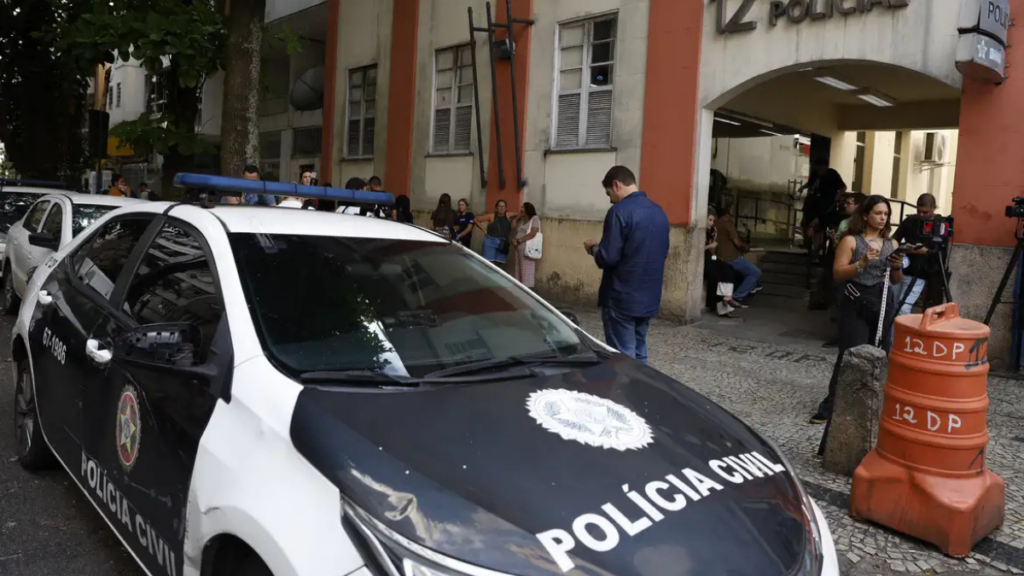 Adolescente é internado por seis meses após decisão judicial sobre estupro coletivo em Copacabana. Caso segue sob investigação para identificar outros envolvidos.