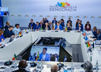 Em discurso na Espanha, Lula defendeu o multilateralismo, criticou conflitos armados e pediu regras internacionais para redes digitais sob coordenação da ONU.