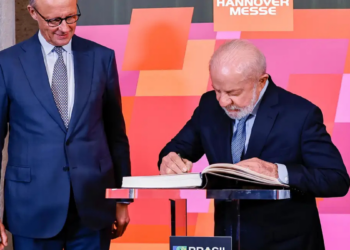 Em discurso na Hannover Messe, Lula destaca energia limpa, acordo com a União Europeia e alerta sobre impactos da inteligência artificial e conflitos globais.