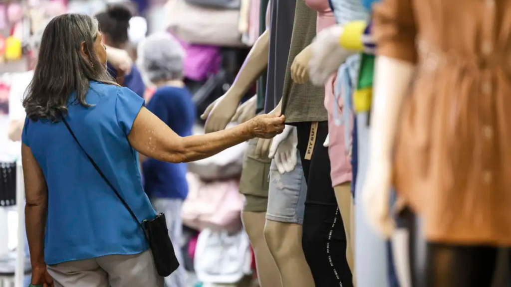 Economia prateada ganha força no Brasil com envelhecimento da população, movimentando trilhões e criando novas oportunidades de negócios e consumo.