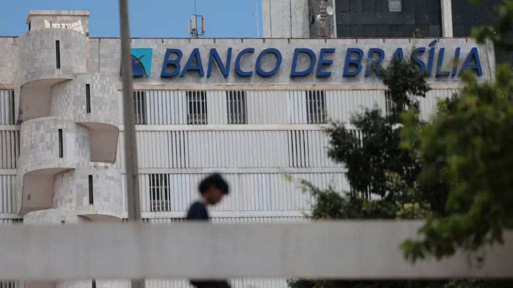 BRB anuncia fundo de até R$ 15 bilhões para administrar ativos do Banco Master, em estratégia de reestruturação financeira e aumento de liquidez.