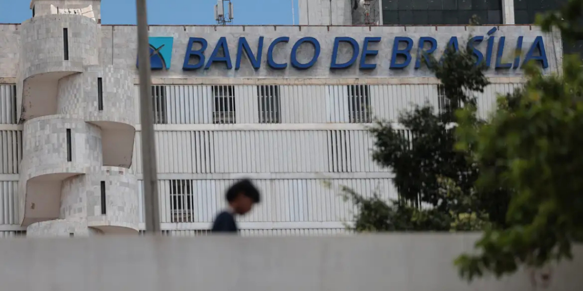 BRB anuncia fundo de até R$ 15 bilhões para administrar ativos do Banco Master, em estratégia de reestruturação financeira e aumento de liquidez.