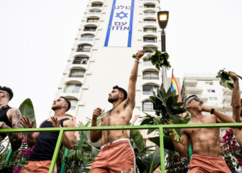 Israel prepara o Pride Land, festival LGBTQ+ no Mar Morto em 2026, com shows, hotéis e programação cultural.