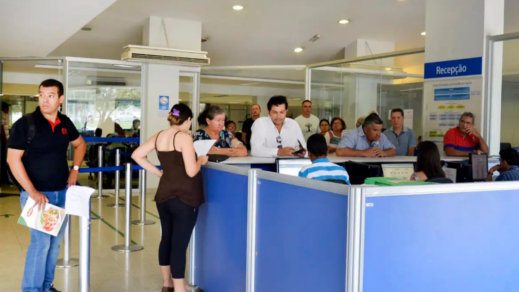 INSS amplia para 90 dias o afastamento com análise digital de atestados e facilita pedido de auxílio-doença pelo Meu INSS.
