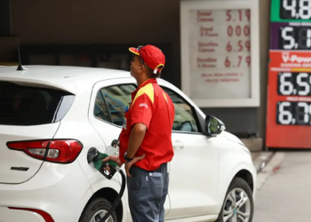 Governo federal encaminha projeto ao Congresso que cria mecanismo de compensação tributária para combustíveis, utilizando receitas do petróleo para reduzir impacto de impostos em meio à crise global de energia.