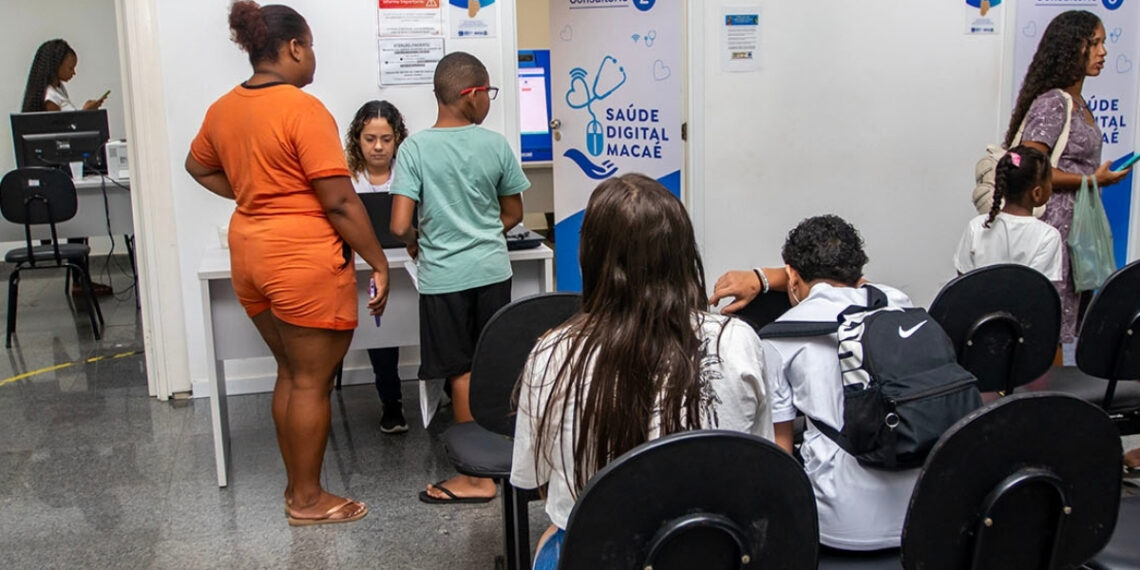 Pacientes recebem encaminhamentos para especialistas.