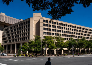 Agência federal americana enfrenta nova turbulência interna.