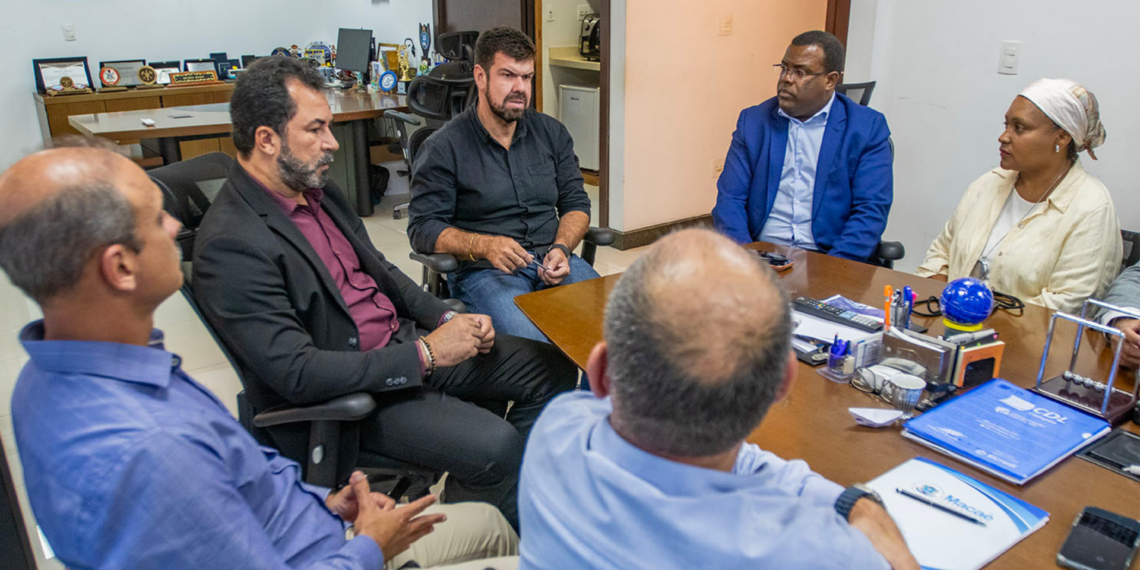 Servidores de Macaé podem ter reajuste de até 14% com proposta enviada à Câmara Municipal.