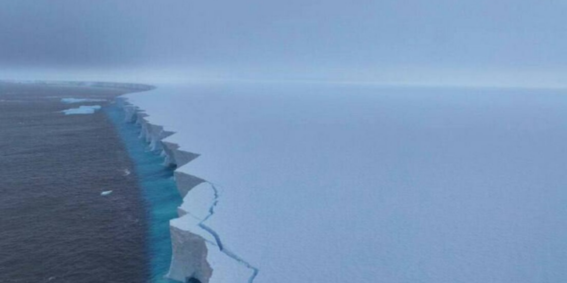 Iceberg A23a encolheu para menos de 50 km² e continua se partindo.