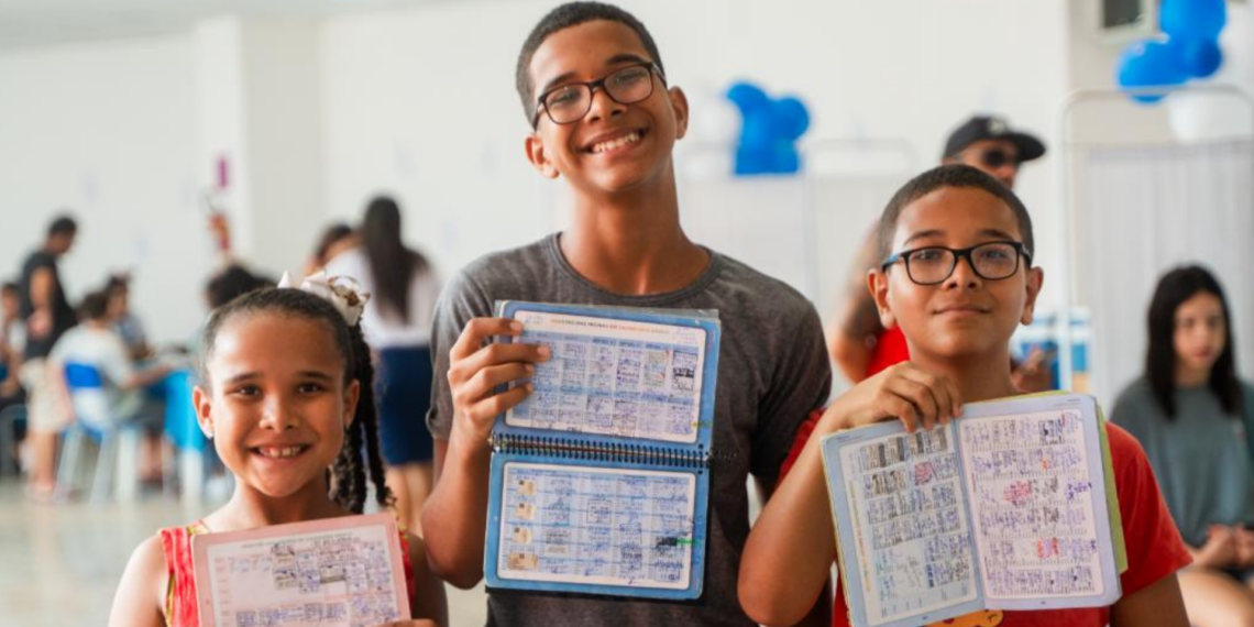 Semana de Vacinação nas Escolas começa no Brasil com foco em crianças e adolescentes de 9 meses a 15 anos.