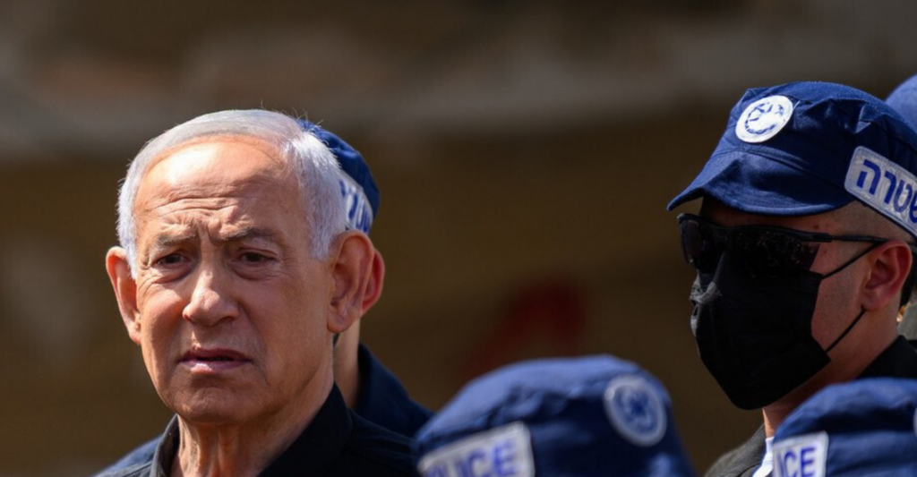 Suspensão de audiência aumenta pressão sobre Benjamin Netanyahu em julgamento por corrupção.