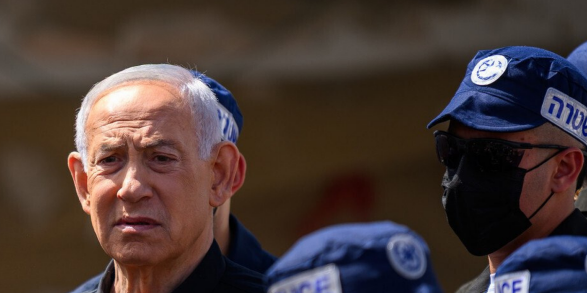 Suspensão de audiência aumenta pressão sobre Benjamin Netanyahu em julgamento por corrupção.