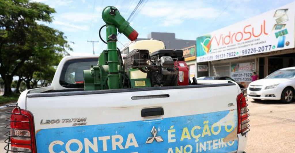 Brasil reduz casos de dengue em 75% com uso de novas estratégias e ações coordenadas.