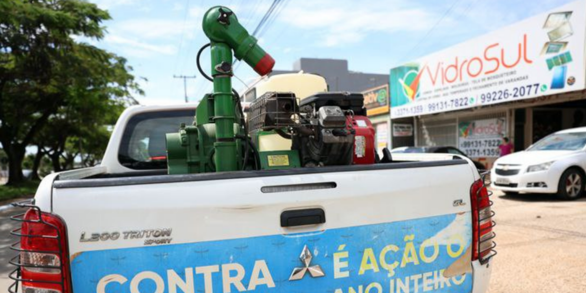Brasil reduz casos de dengue em 75% com uso de novas estratégias e ações coordenadas.