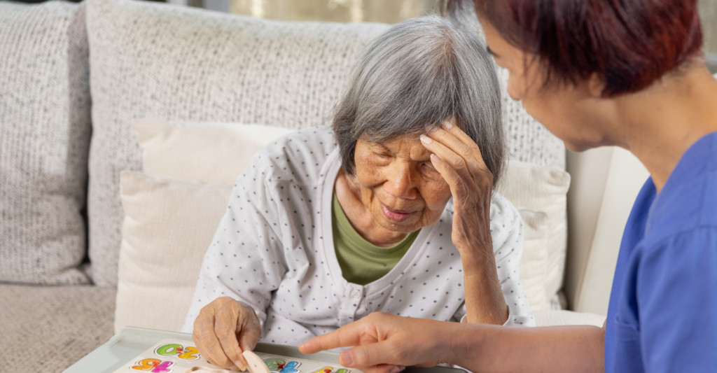 Canabidiol apresenta potencial terapêutico no Alzheimer, mas ainda carece de estudos clínicos amplos.