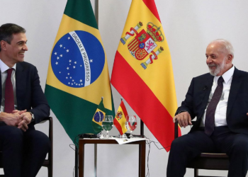 Lula cumpre agenda na Europa com reuniões políticas e empresariais.