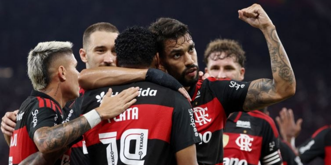 Com apoio da torcida, Flamengo vira sobre o Santos por 3 a 1 e se aproxima do G4 do Campeonato Brasileiro.