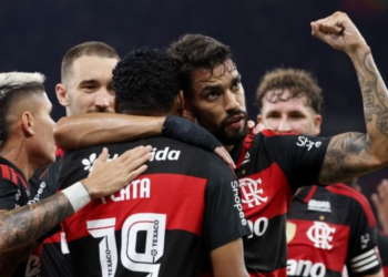 Com apoio da torcida, Flamengo vira sobre o Santos por 3 a 1 e se aproxima do G4 do Campeonato Brasileiro.
