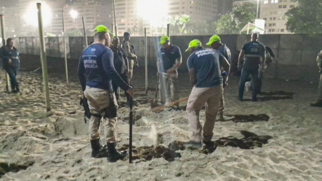 Fiscalização na Praia de Copacabana apreende 80 kg de alimentos enterrados antes de show de Shakira; operação combate irregularidades e reforça ordenamento da orla.