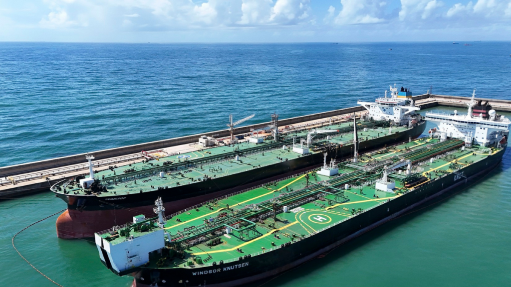 Vast realiza primeira operação de transbordo de petróleo da ExxonMobil no Brasil, com 1 milhão de barris movimentados no Porto do Açu para o mercado internacional.