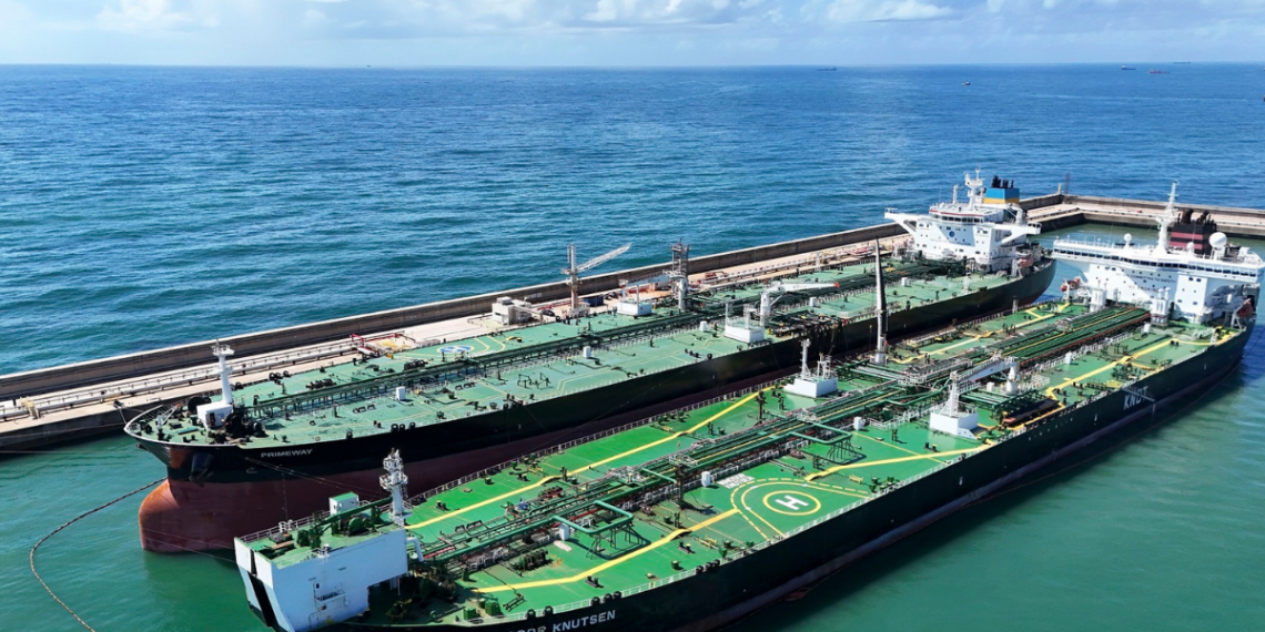 Vast realiza primeira operação de transbordo de petróleo da ExxonMobil no Brasil, com 1 milhão de barris movimentados no Porto do Açu para o mercado internacional.