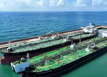 Vast realiza primeira operação de transbordo de petróleo da ExxonMobil no Brasil, com 1 milhão de barris movimentados no Porto do Açu para o mercado internacional.
