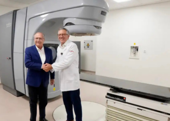 Ministério da Saúde entrega cinco novos aparelhos de radioterapia em diferentes estados para ampliar o atendimento oncológico e reduzir deslocamentos de pacientes no SUS.