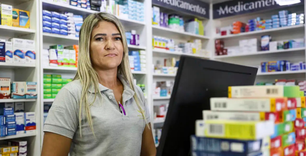 Relatório do governo federal mostra que mulheres recebem menos que homens no Brasil. Diferença salarial chega a 21,3%, com maior impacto sobre mulheres negras.