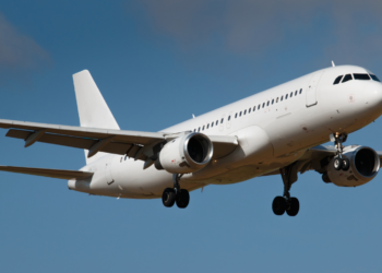 Embraer divulga resultados do 1º trimestre de 2026 com carteira de pedidos de US$ 32,1 bilhões, recorde histórico e crescimento de 22% em relação ao ano anterior.