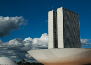 Senado pode votar criação de cadastro nacional de condenados por violência contra a mulher. Agenda inclui sabatina de indicado ao STF, análise de veto e PEC trabalhista.