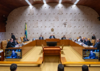 STF abre ação penal contra Silas Malafaia por injúria após declarações contra militares durante manifestação.