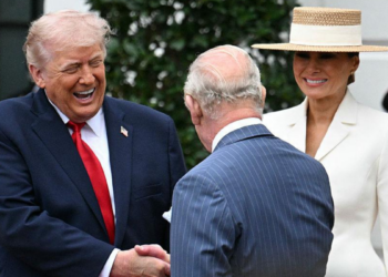 Episódio entre Trump e Rainha Camilla gera debate global sobre protocolo e diplomacia. Hashtags: