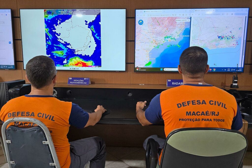 Defesa Civil alerta para ressaca em Macaé com ondas entre 2,5 e 3 metros. Aviso da Marinha vale até terça-feira (12).