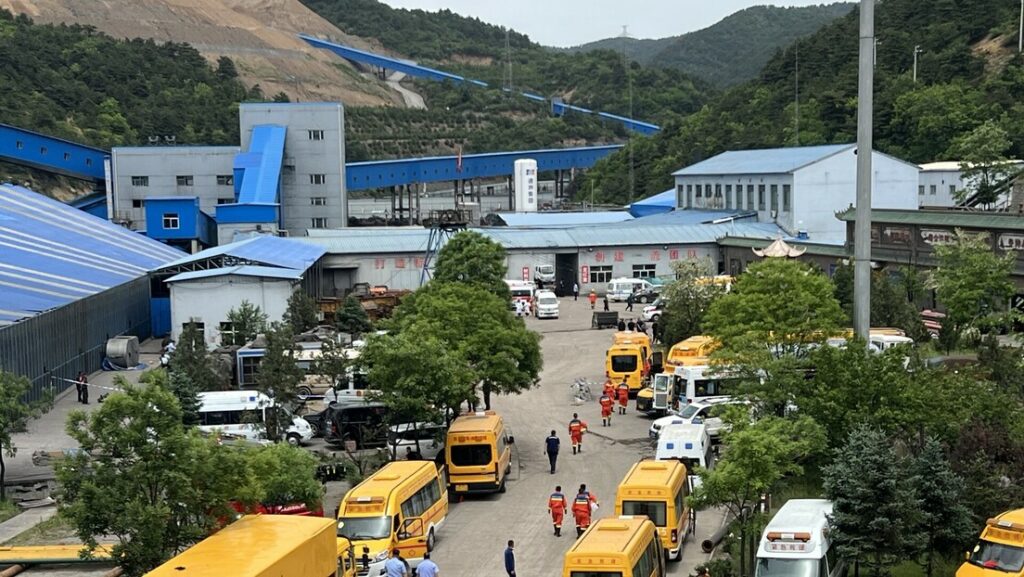 Explosão em mina de carvão na China deixa dezenas de mortos e mobiliza grande operação de resgate na província de Shanxi.
