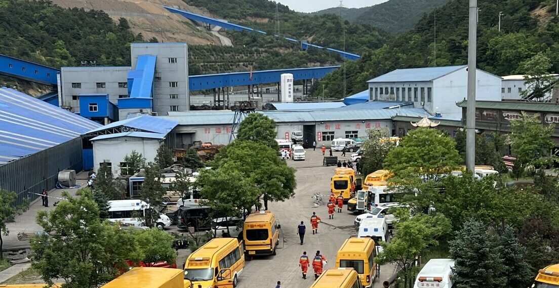 Explosão em mina de carvão na China deixa dezenas de mortos e mobiliza grande operação de resgate na província de Shanxi.