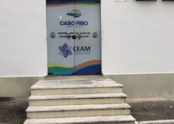 Prefeitura de Cabo Frio firma parceria com a Universidade Estácio de Sá para ampliar atendimento psicológico e jurídico a mulheres vítimas de violência no município.