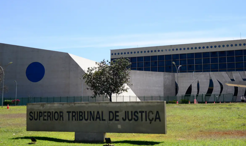 Operação apura suspeita de acesso antecipado a minutas de decisões do STJ.
