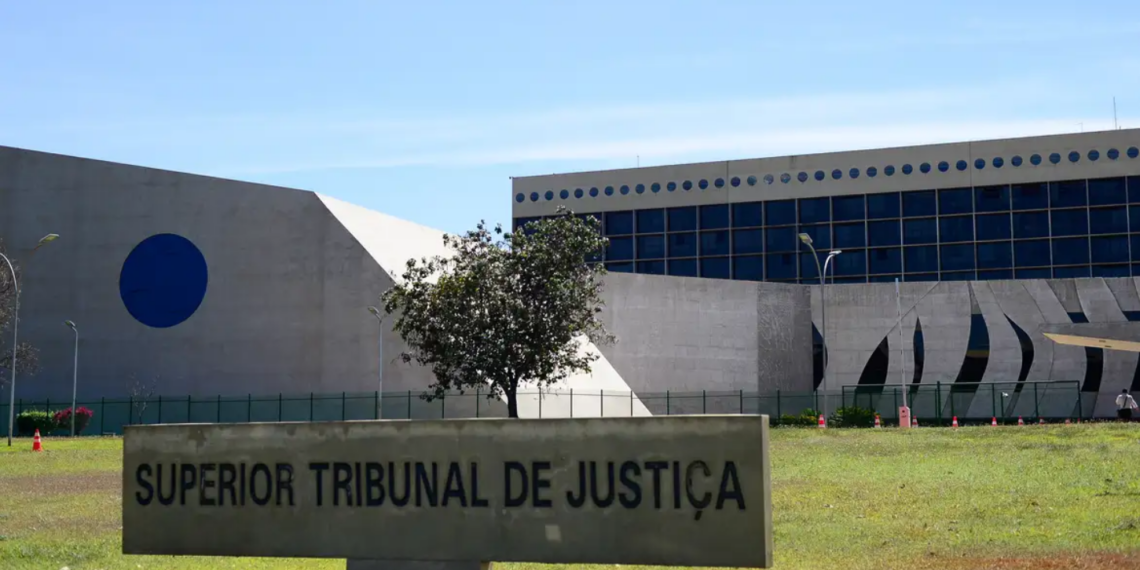Operação apura suspeita de acesso antecipado a minutas de decisões do STJ.