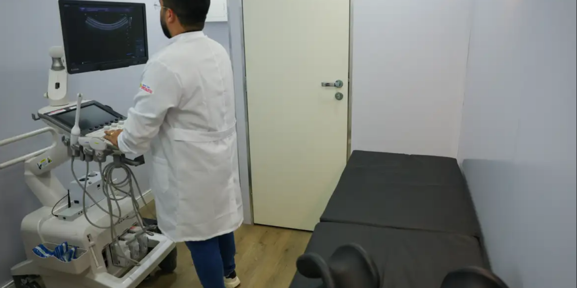 Lei sancionada garante programas de saúde mental para crianças e adolescentes no SUS, com atendimento especializado, prevenção e apoio terapêutico gratuito.
