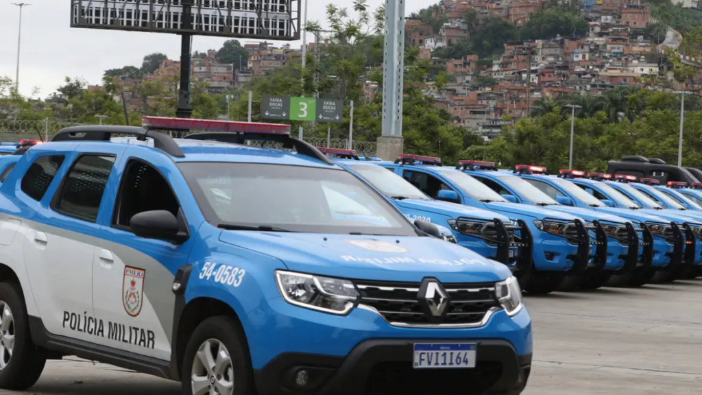 MP do Rio denuncia dois policiais militares por homicídio triplamente qualificado de empresário na Pavuna após mais de 20 disparos de fuzil.