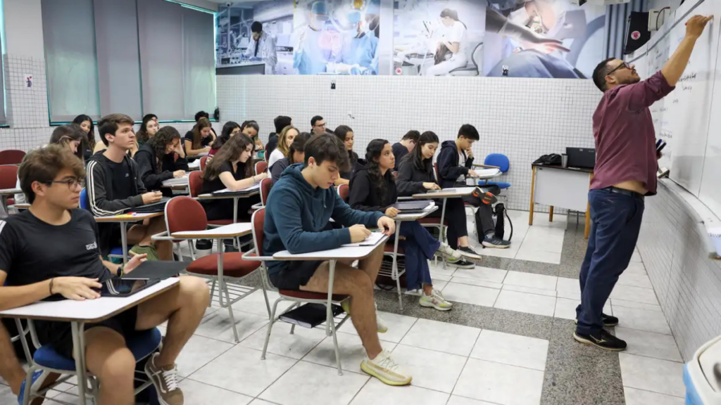 Fies 2026 terá convocação da lista de espera entre os dias 15 e 29 de maio.