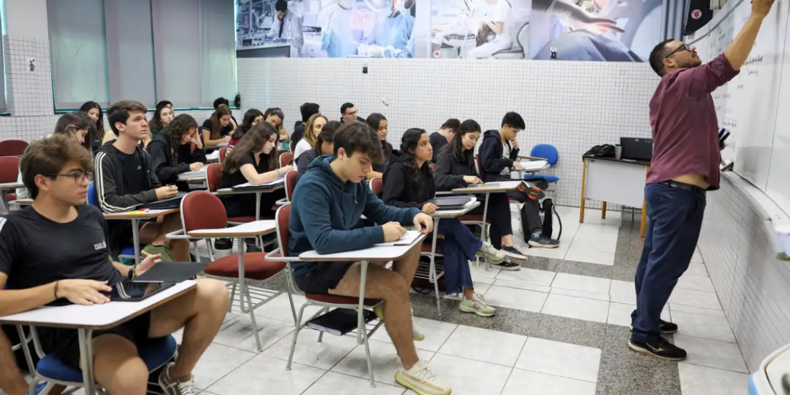 Fies 2026 terá convocação da lista de espera entre os dias 15 e 29 de maio.