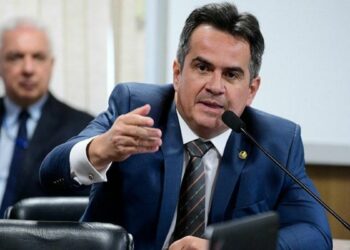Investigação aponta relação entre banco e atuação política em proposta legislativa.