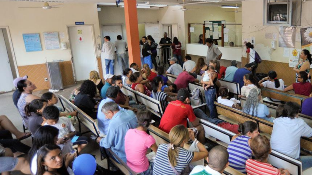 Pacientes relatam anos de espera por exames, cirurgias e medicamentos na rede pública de saúde de Campos dos Goytacazes.