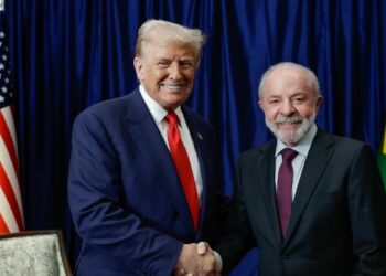 Lula e Trump se reúnem nos EUA para discutir relações entre os países.