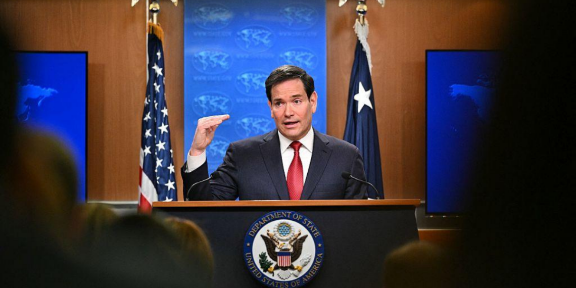 Washington bloqueia ativos e restringe negócios com empresas ligadas ao programa de mísseis iraniano.