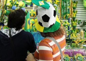 Comércio brasileiro sente os efeitos da Copa após anúncio da seleção.