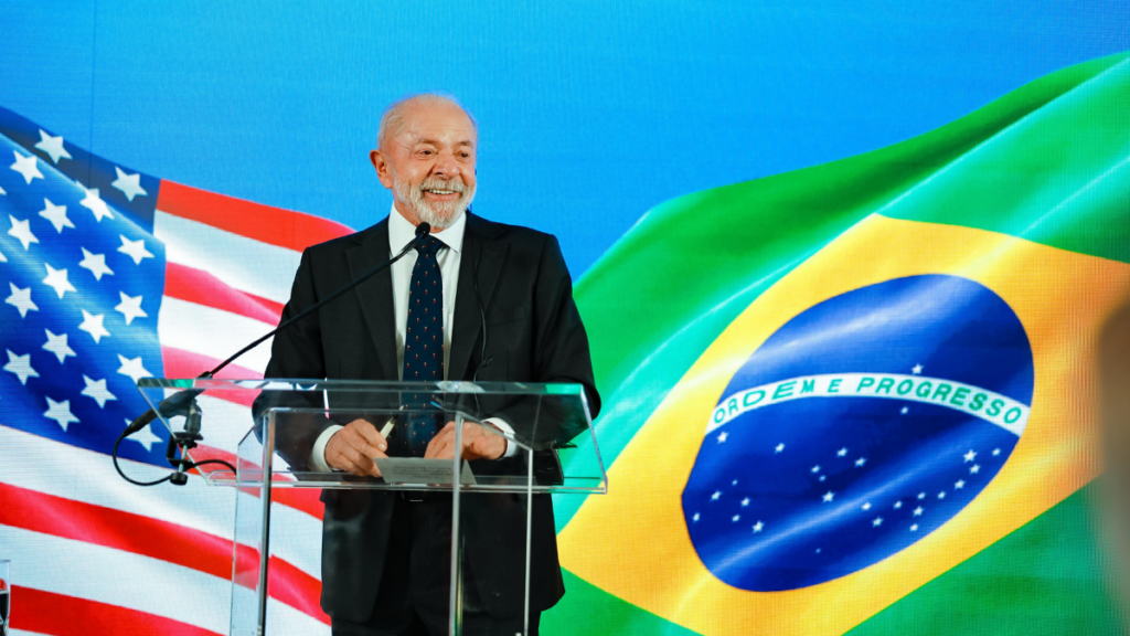 Governo avalia possíveis contramedidas comerciais após novas tarifas impostas pelos Estados Unidos.