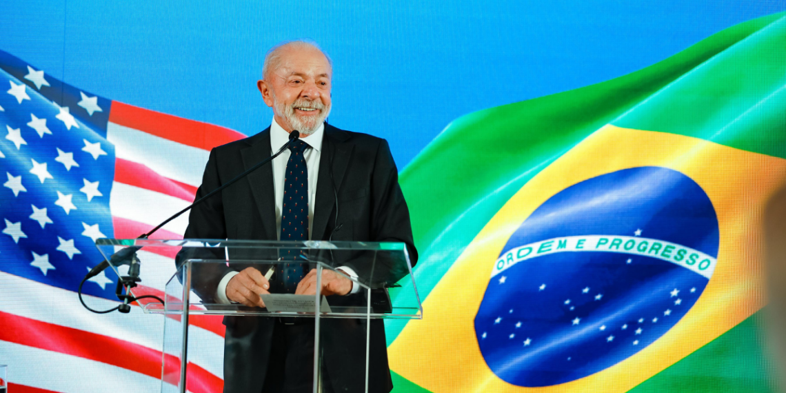 Governo avalia possíveis contramedidas comerciais após novas tarifas impostas pelos Estados Unidos.
